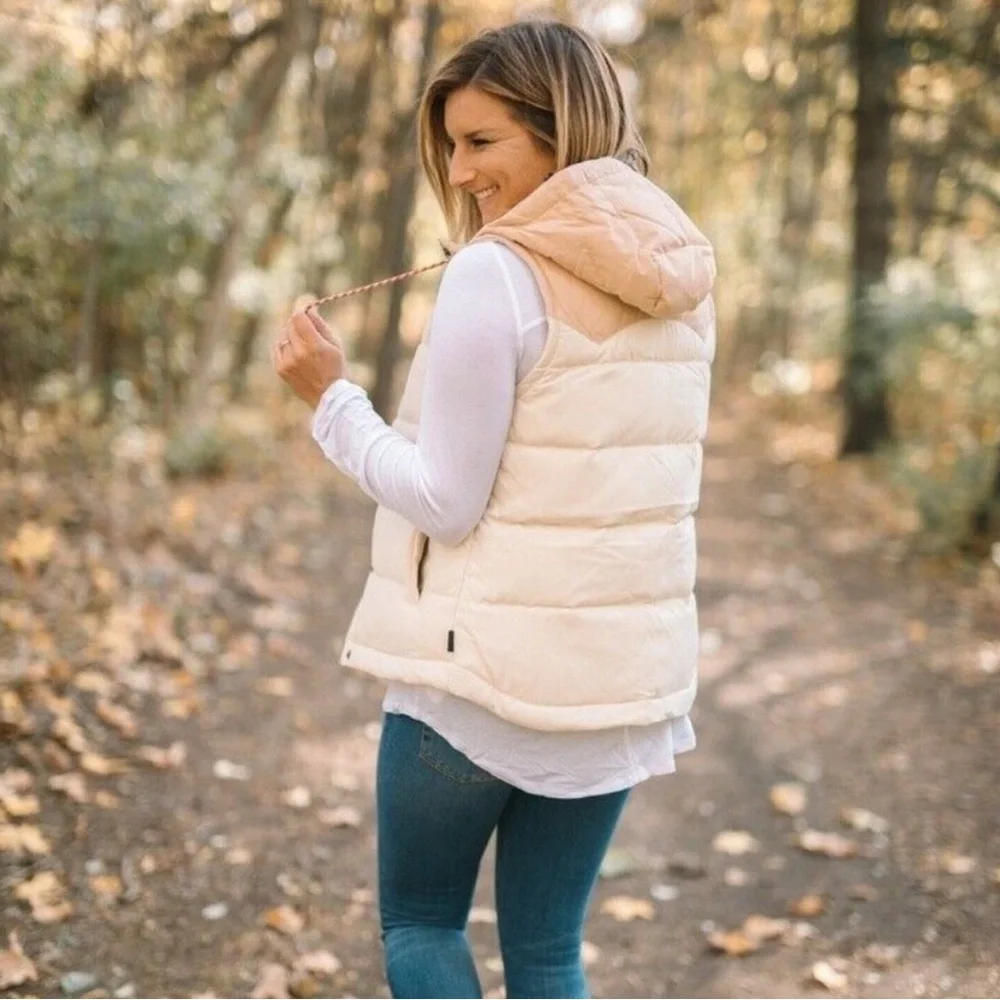 RARE Patagonia Women's Two-Tone Hooded Vest - Cream and Pink BIVY EUC - Picture 2 of 6